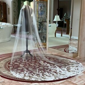 NEW Casablanca Veil 2481 (Jolie) Royal Cathedral Chantilly Lace Veil 123” Ivory